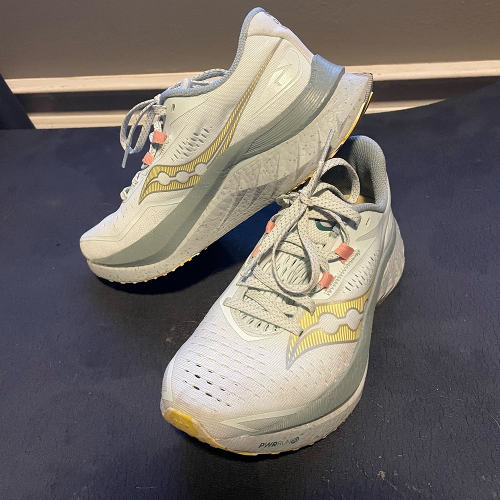 Saucony Endorphin Speed 4 women’s - like new condition